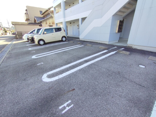 パルス六名の駐車場