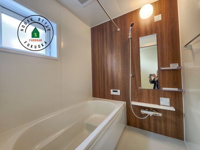 福岡市東区美和台3丁目第1-2棟（2号棟）の浴室|1日の疲れを癒してくれる広々バスルーム。雨の日のお洗濯にも大活躍な浴室乾燥機付です！