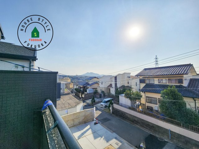 福岡市東区美和台3丁目第1-2棟（1号棟）の展望|窓から緑が見える物件も魅力的です。