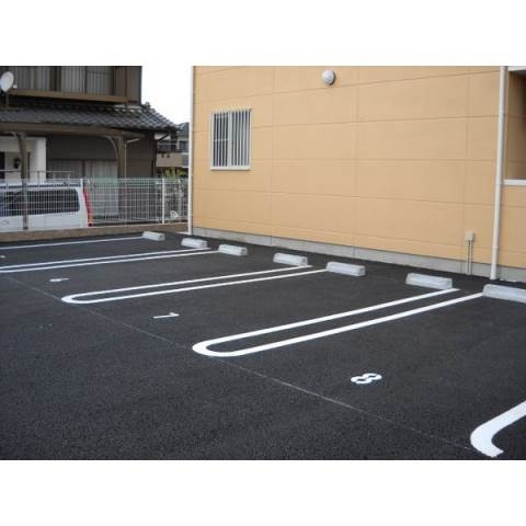アコード三ノ久保の駐車場