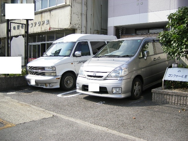 コンフォール恵の駐車場