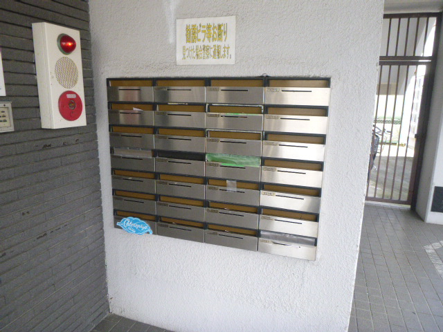 ジュネス伊伝居のエントランス