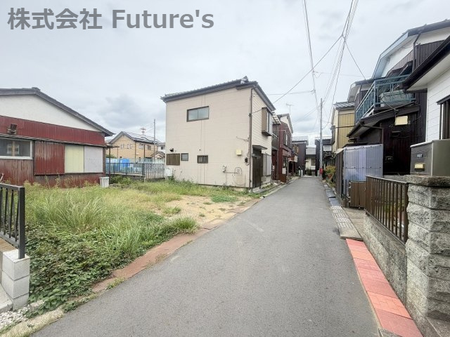 三郷市新和2丁目　建築条件無し売地　全1区画の前面道路含む現地写真|前面道路含む現地写真です。