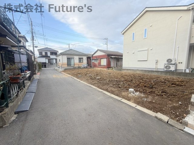 三郷市新和2丁目　建築条件無し売地　全1区画の前面道路含む現地写真|前面道路含む現地写真です。