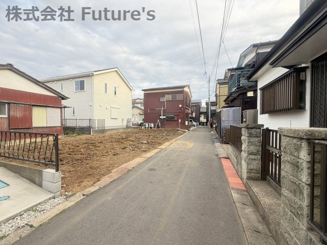 三郷市新和2丁目　建築条件無し売地　全1区画の前面道路含む現地写真|前面道路含む現地写真です。