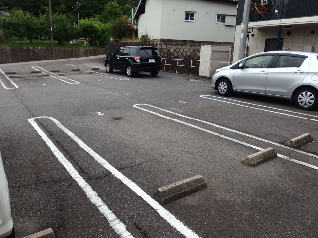 ノーブルハイツの駐車場