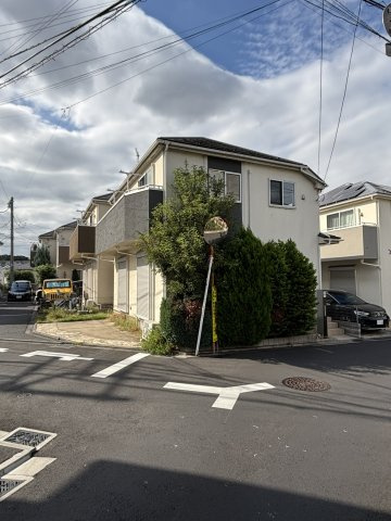 【前面道路含む現地写真】 | 世田谷区祖師谷４丁目戸建 | 前面道路含む現地写真です