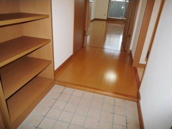 クレスト神前の玄関