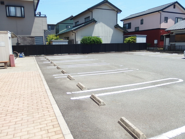 ガーデンハーツの駐車場