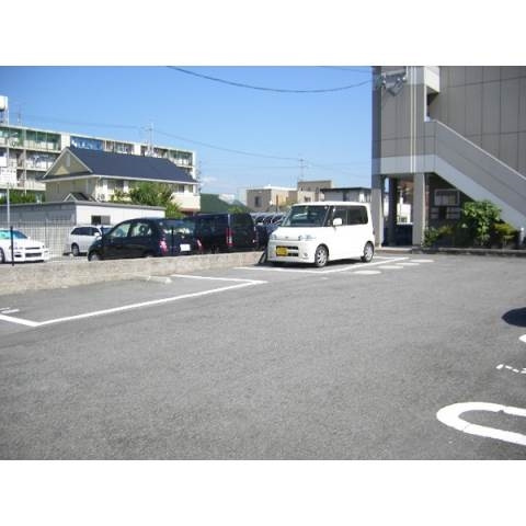 ルミナス切戸の駐車場