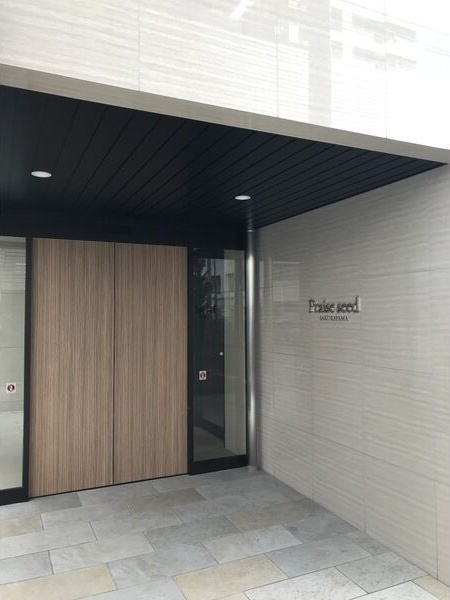 プレイズシード桜山のエントランス