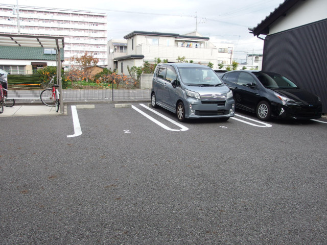 ピュアフレンズの駐車場