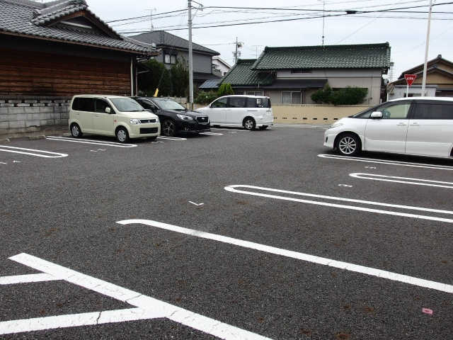 アドレシアの駐車場
