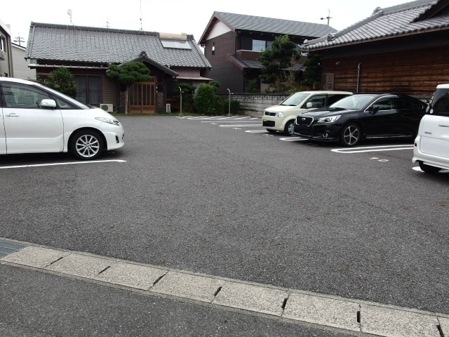 アドレシアの駐車場