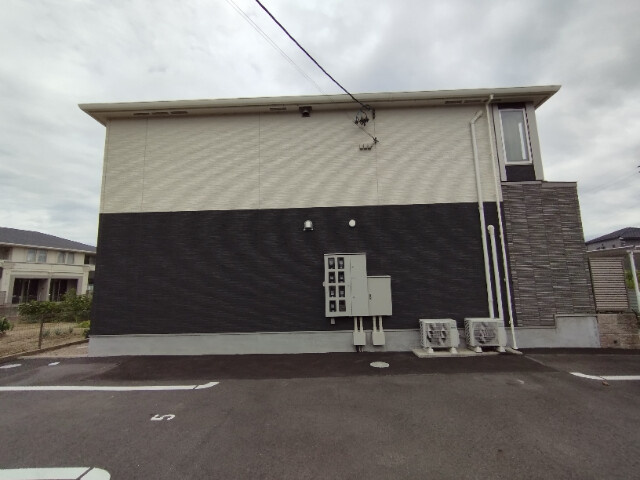 ウルスの外観