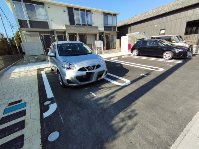 ガーデン岡西Ⅱの駐車場