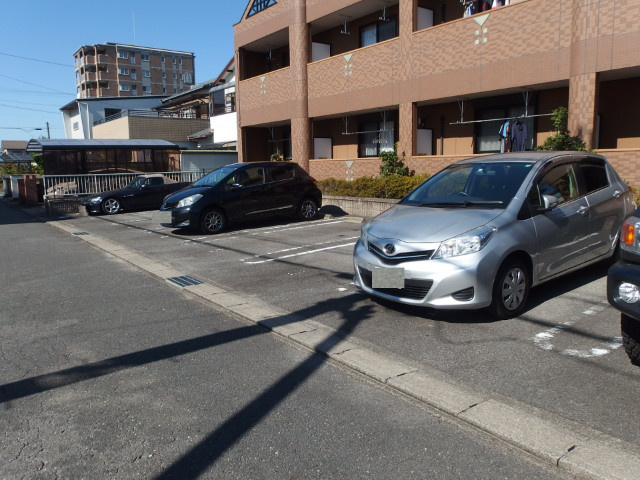 グランピュアの駐車場
