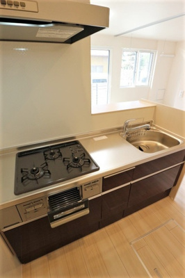 【キッチン】 | ジュモンターニュ | ガスコンロ３口 グリルも付いてます