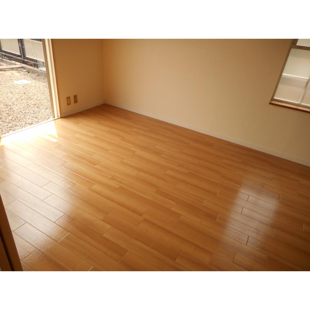 サンライフ春香　Bの居間・リビング|洋室