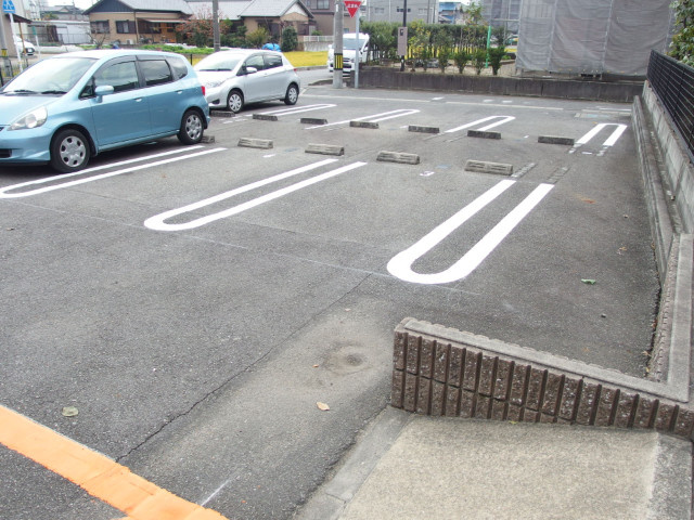 メゾンＫ（上和田町）の駐車場