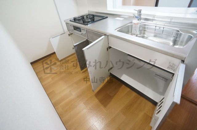 REIWA宝塚のキッチン|参考、同建物・反転間取りの号室