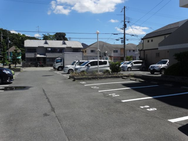 REIWA宝塚の駐車場