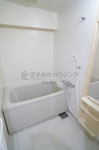 REIWA宝塚の浴室|参考、同建物・反転間取りの号室