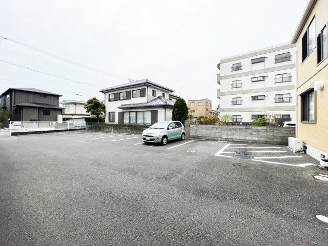 シャーメゾン城南の駐車場