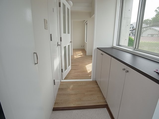 BELL TREE平和台の玄関|明るい玄関に、大きなシューズＢＯＸ完備