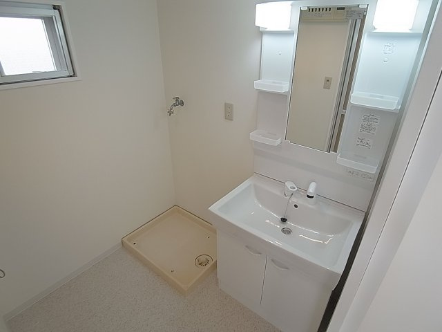 BELL TREE平和台の洗面所|シャンプードレッサー独立洗面脱衣所に小窓も完備