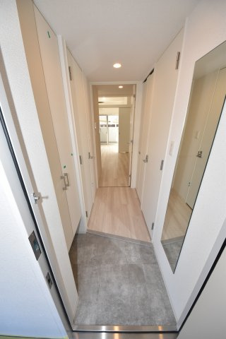 セレニテ日本橋プリエの玄関