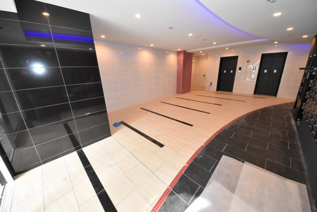 セレニテ日本橋プリエのエントランス