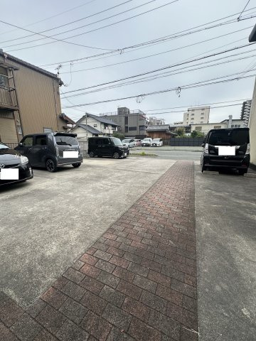 ブリス南島の駐車場