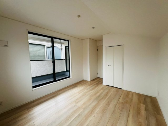 【今からご案内可能】東海市富貴ノ台 全6棟 の洋室|【洋室】
◆お子様のお部屋や主寝室、来客時の宿泊室、趣味のお部屋としてもご利用いただけます♪