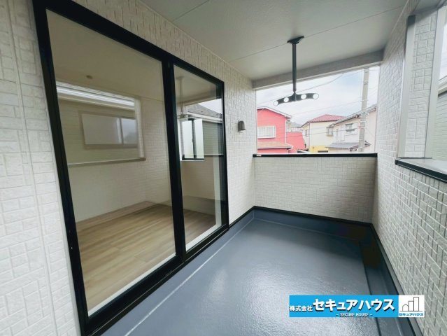 【今からご案内可能】東海市富貴ノ台 全6棟 のバルコニー|【バルコニー】
◆見晴らしもよく、太陽の温かな温もりをめいっぱい受け止めてくれます。
太陽の光と爽やかな風を受けたお洗濯物はあっという間に乾き、取りこむ時には太陽の匂いを感じられそうですね。　