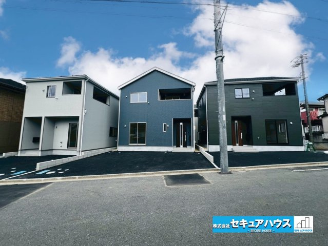 【今からご案内可能】東海市富貴ノ台 全6棟 の外観|写真左:6号棟、中央:5号棟　成約済み、右:4号棟