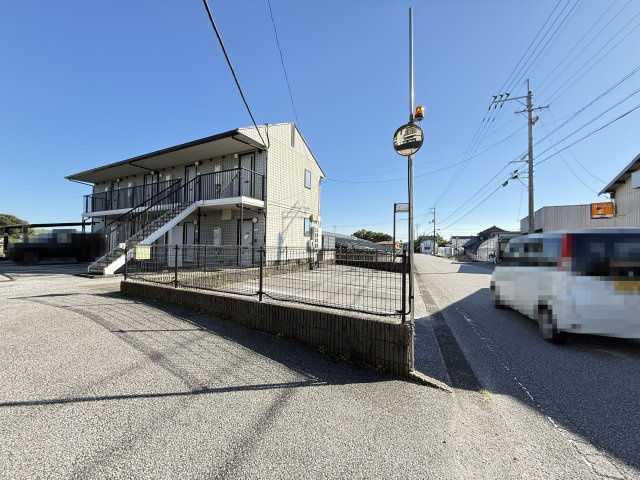 コーネリアの駐車場