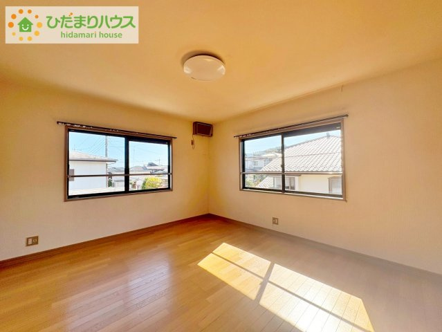 日立市金沢町6丁目　中古戸建の寝室|広めの主寝室は、ベッドの他にもパソコンデスクやドレッサーなども置けちゃいます(*^-^*)