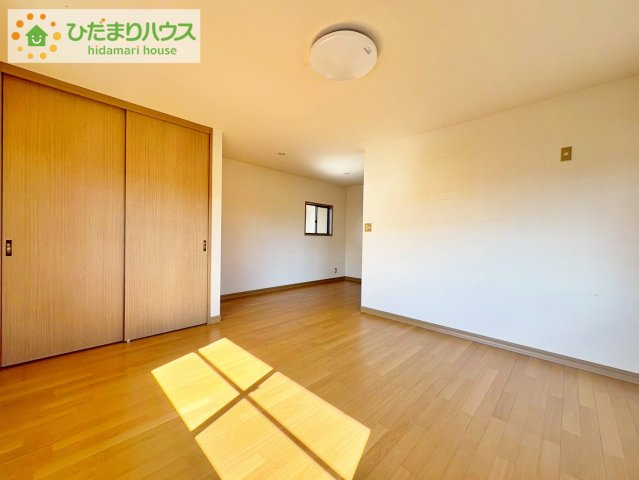 日立市金沢町6丁目　中古戸建の寝室|大きなベッドを置いても余裕の広さの主寝室♪♪