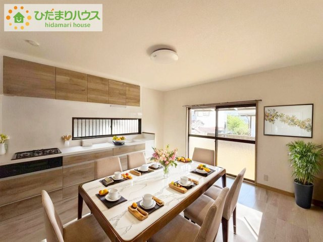 日立市金沢町6丁目　中古戸建の居間・リビング|お子様が元気に遊べる広々としたリビングです。※家具・家電はCGになります。