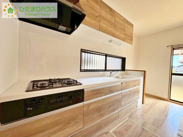 日立市金沢町6丁目　中古戸建のキッチン|3口コンロでお料理する時間も短くなりそうですね(*‘∀‘)