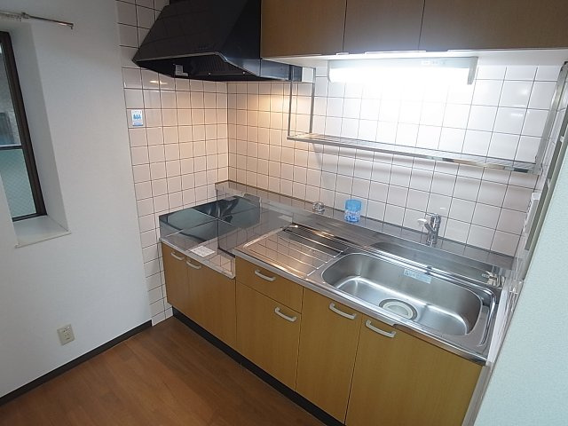 近畿荘のキッチン|ガスコンロ設置可能な広々キッチンタイプ、入れ替えました