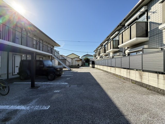 コーネリアの駐車場