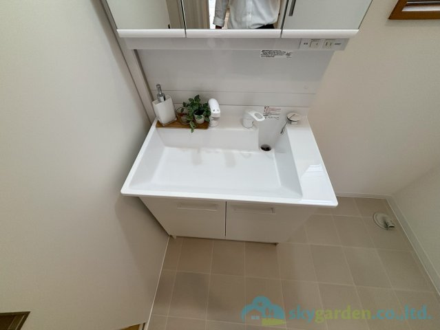 平塚市めぐみが丘　中古戸建の独立洗面台