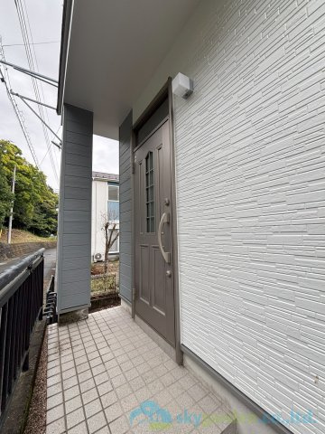 平塚市めぐみが丘　中古戸建の玄関