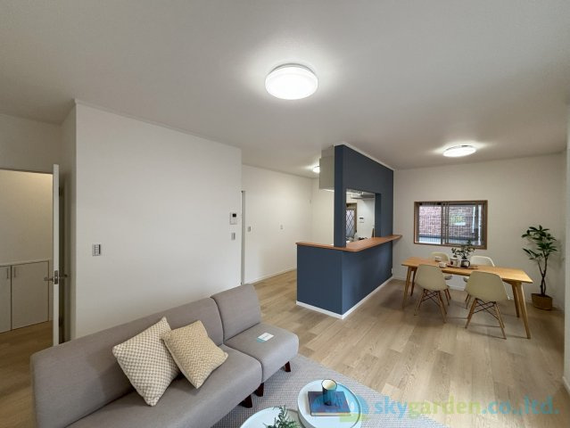 平塚市めぐみが丘　中古戸建の居間・リビング