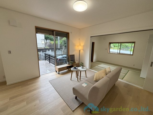 平塚市めぐみが丘　中古戸建の居間・リビング