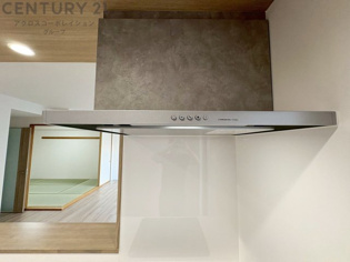 パワフルな吸引力で調理中の臭気等をしっかり処理してくれ、室内を快適に保ってくれます。