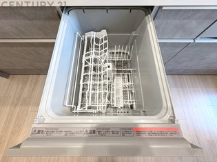 手洗いに比べて時間や労力を節約できることです。また、高温のお湯で洗浄されるため、雑菌や細菌を殺菌する効果もあります。さらに、乾燥機能があるため、手で拭く手間も省け衛生的に保管できます。