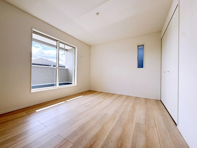 新築戸建・新築建売　郡山市字城清水【耐震+制震】桜小・郡山三中の洋室|2面採光で陽射しがたっぷり差し込む明るい洋室です！